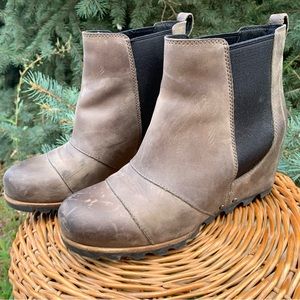 Sorel Lea Joan of Arctic Leather Bootie Hidden Wedge Taupe Size 8.5